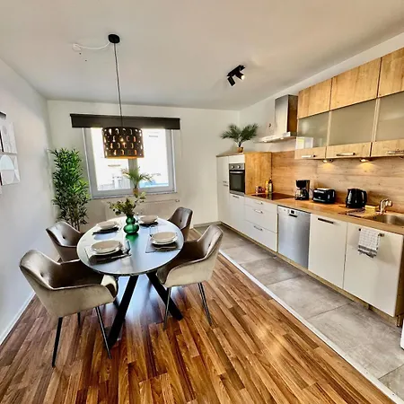 公寓 Palmtrees 2 - Grosse Und Moderne 2 Zimmerwohnung Mit Franzoesischem Balkon In Gladbeck-mitte Naehe Movie Park Und Veltins Arena 格拉德贝克