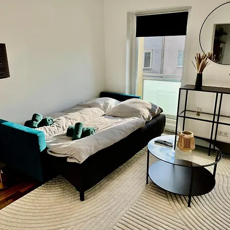 Palmtrees 2 - Grosse Und Moderne 2 Zimmerwohnung Mit Franzoesischem Balkon In Gladbeck-mitte Naehe Movie Park Und Veltins Arena Apartment Gladbeck