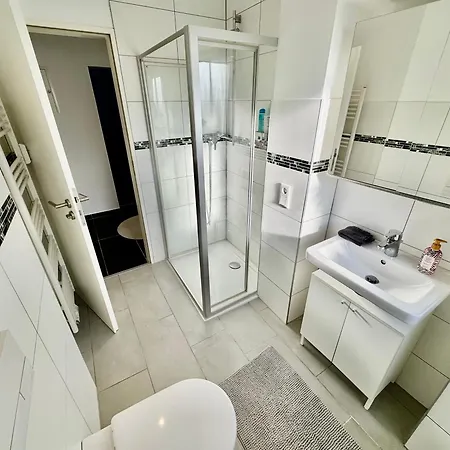 Palmtrees 2 - Grosse Und Moderne 2 Zimmerwohnung Mit Franzoesischem Balkon In Gladbeck-mitte Naehe Movie Park Und Veltins Arena Apartment