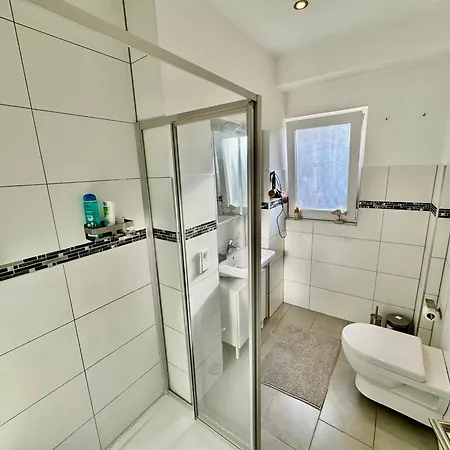 Palmtrees 2 - Grosse Und Moderne 2 Zimmerwohnung Mit Franzoesischem Balkon In Gladbeck-mitte Naehe Movie Park Und Veltins Arena Gladbeck