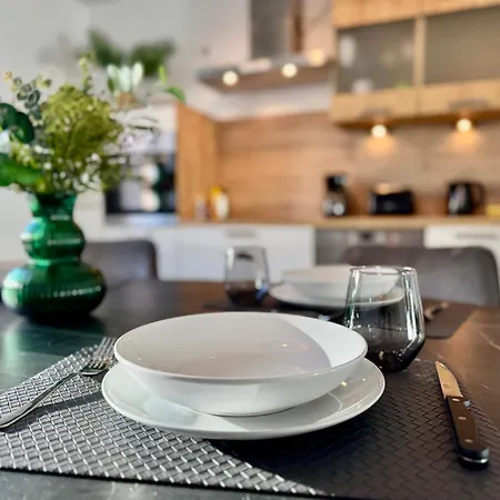 Palmtrees 2 - Grosse Und Moderne 2 Zimmerwohnung Mit Franzoesischem Balkon In Gladbeck-mitte Naehe Movie Park Und Veltins Arena Apartment *