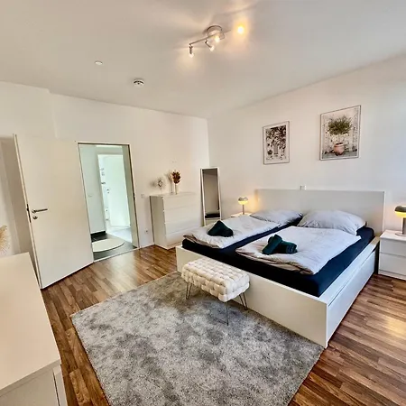 Palmtrees 2 - Grosse Und Moderne 2 Zimmerwohnung Mit Franzoesischem Balkon In Gladbeck-mitte Naehe Movie Park Und Veltins Arena Apartment Gladbeck