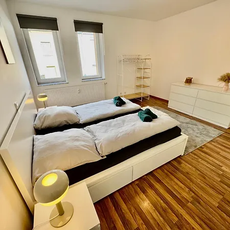 Palmtrees 2 - Grosse Und Moderne 2 Zimmerwohnung Mit Franzoesischem Balkon In Gladbeck-mitte Naehe Movie Park Und Veltins Arena