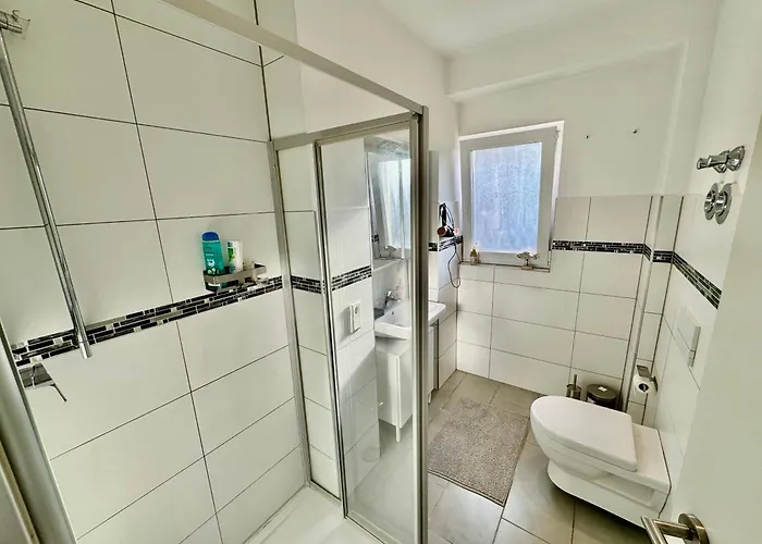 Palmtrees 2 - Grosse Und Moderne 2 Zimmerwohnung Mit Franzoesischem Balkon In Gladbeck-mitte Naehe Movie Park Und Veltins Arena Gladbeck